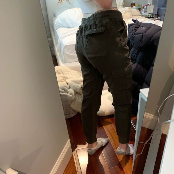 Army Green Cargo Pants, Aritzia, Size XS - Picture 5 of 5